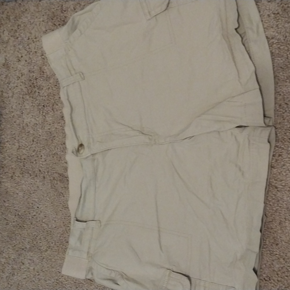 Preloved Lee Khaki shorts size 16